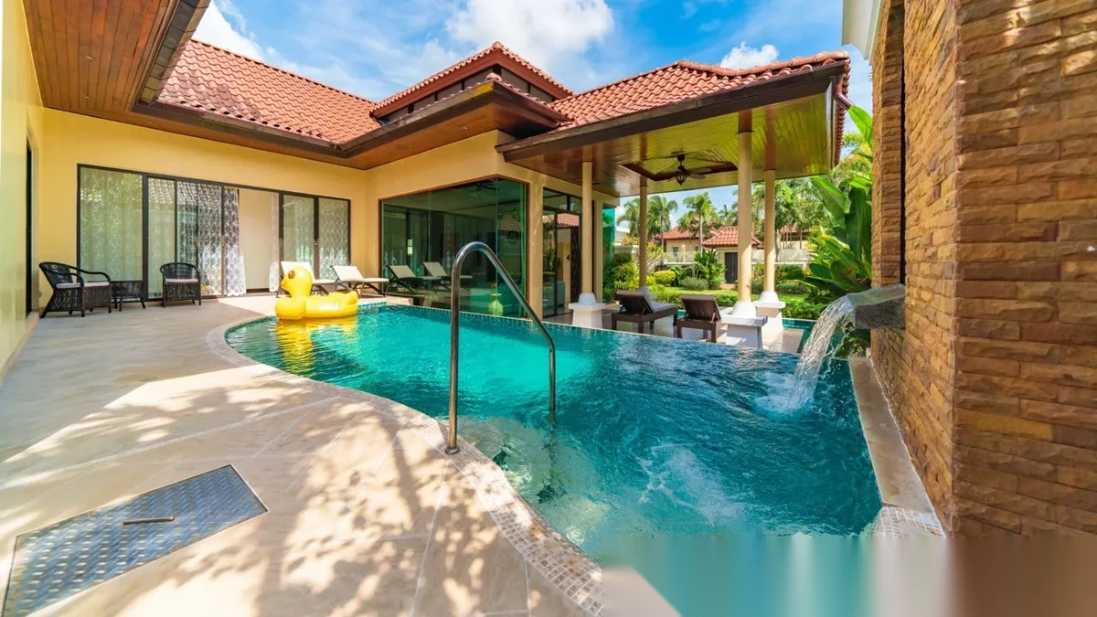 Вилла 4BR в комплексе Ocean Palms Villa Bangtao · Чернг Тале / Bang Tao · Вид на бассейн — фото 9