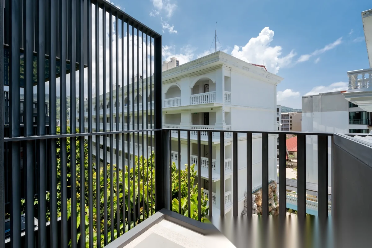 Апартаменты студия в ЖК The Deck Patong · Патонг · Выход к бассейну — фото 10