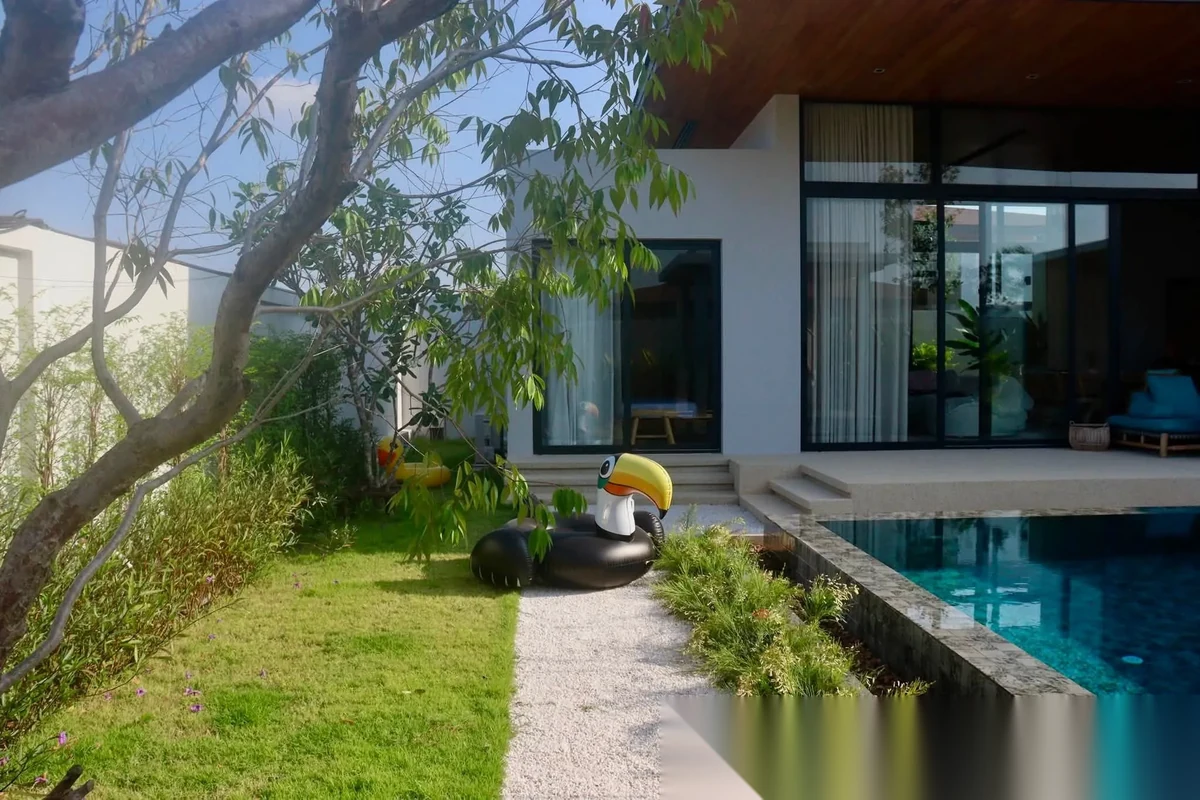 Вилла 3BR в комплексе Botanica Four Seasons - Spring Zen · Теп Красаттри · Вид на бассейн — фото 12