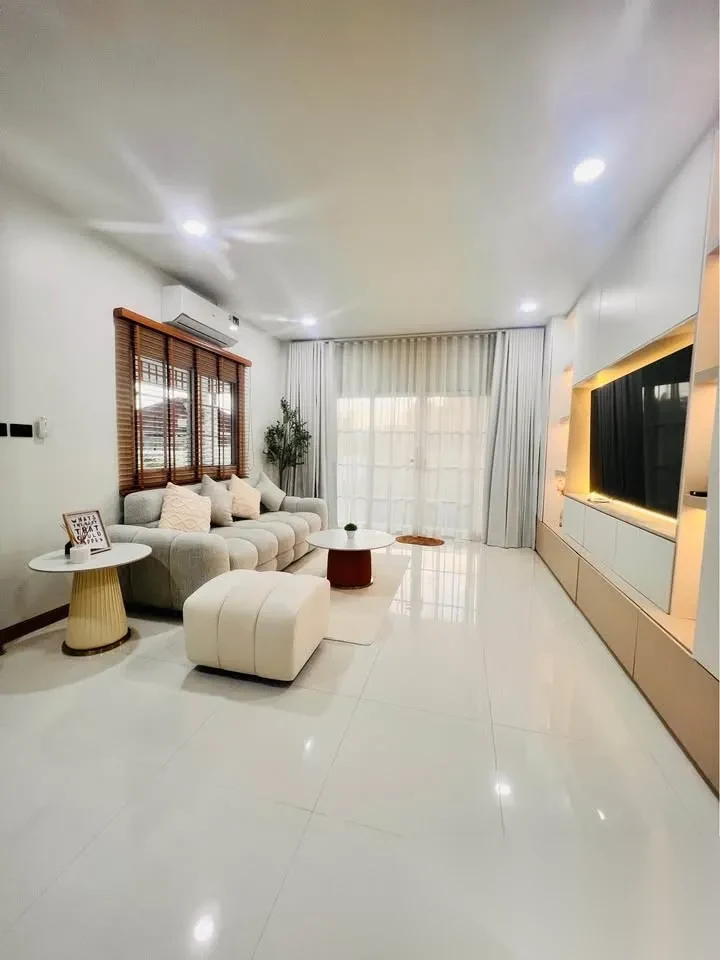 3 Bedroom House for rent at Baan Suan Neramit 1 complex · Si Sunthon · Garden View — photo 2