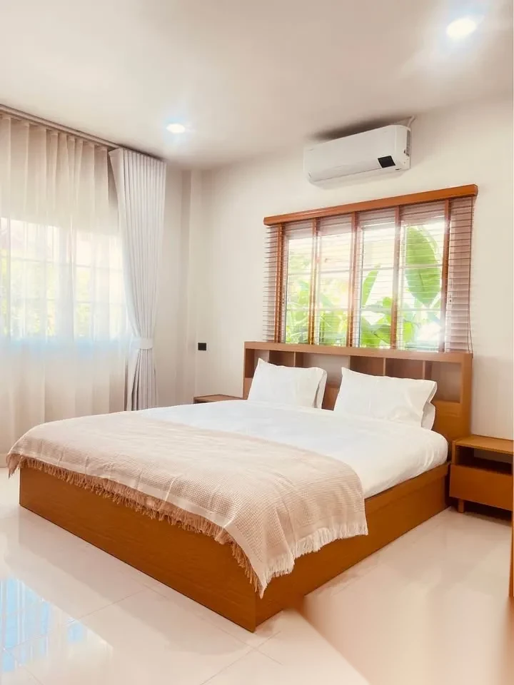 3 Bedroom House for rent at Baan Suan Neramit 1 complex · Si Sunthon · Garden View — photo 6