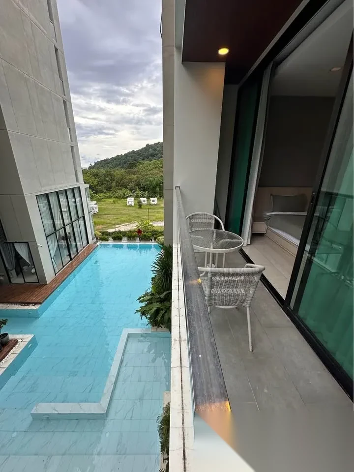 Апартаменты 1BR в ЖК Viva Patong · Патонг · Вид на бассейн — фото 2