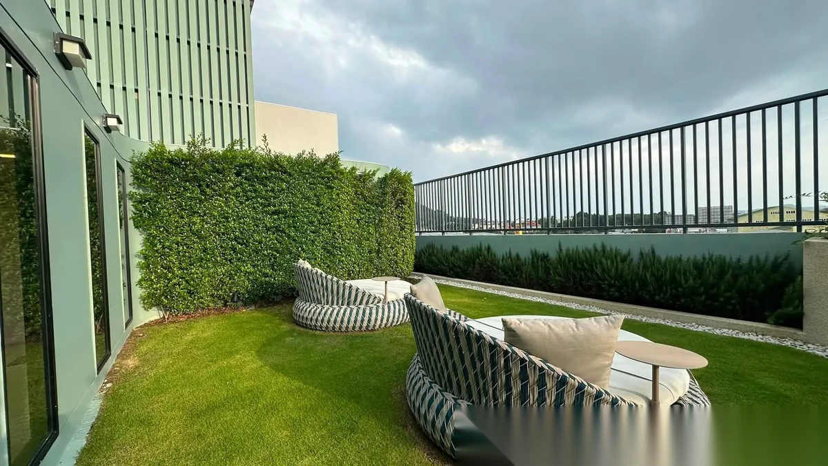Апартаменты 1BR в ЖК THE BASE Bukit · Вичит · Выход к бассейну — фото 9