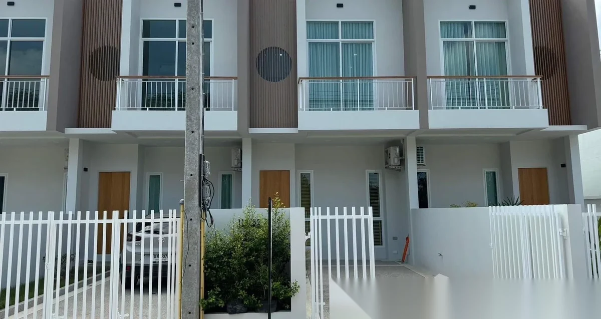 2 Bedroom House for rent at Modern Life Si Sunthon complex · Si Sunthon