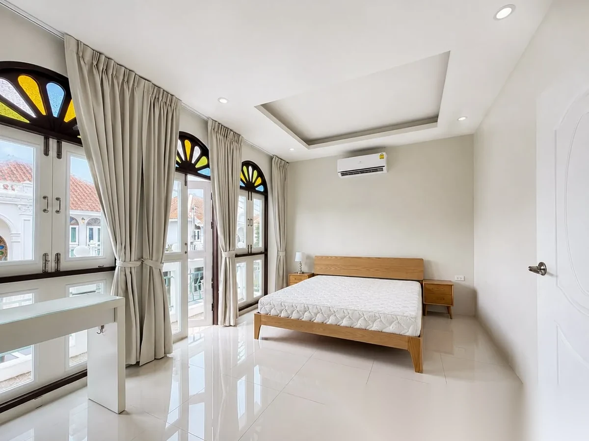 Дом 4BR в комплексе Supicha Sino Kohkaew 8 · Ко Каео · Вид в сад — фото 6
