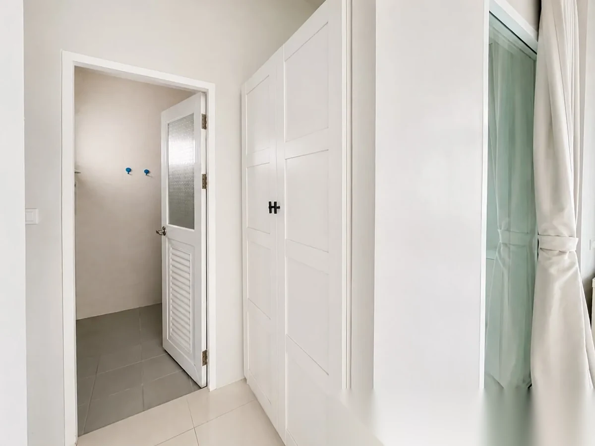 Дом 4BR в комплексе Supicha Sino Kohkaew 8 · Ко Каео · Вид в сад — фото 8