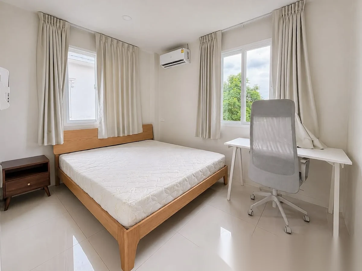 Дом 4BR в комплексе Supicha Sino Kohkaew 8 · Ко Каео · Вид в сад — фото 11