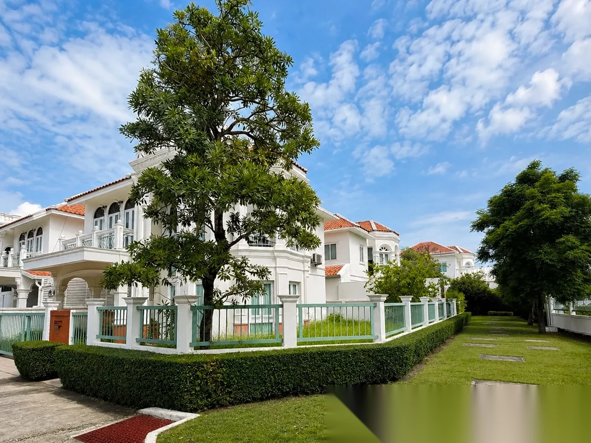 Дом 4BR в комплексе Supicha Sino Kohkaew 8 · Ко Каео · Вид в сад — фото 12