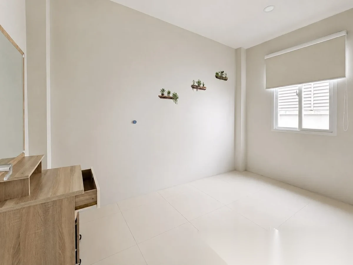Дом 4BR в комплексе Supicha Sino Kohkaew 8 · Ко Каео · Вид в сад — фото 19