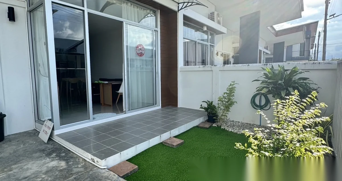 Таунхаус 2BR в комплексе Garden Place Village · Теп Красаттри · Вид в сад — фото 2