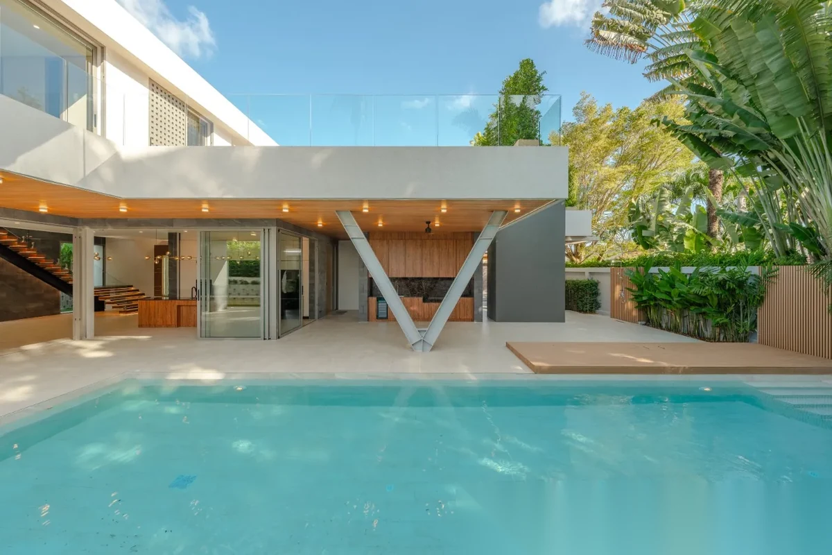 4 Bedroom Villa for sale at Tanode Villas 2 complex · Choeng Thale · Garden View — photo 16