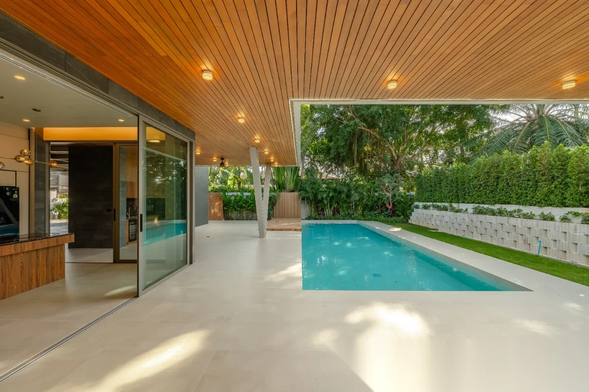4 Bedroom Villa for sale at Tanode Villas 2 complex · Choeng Thale · Garden View — photo 18