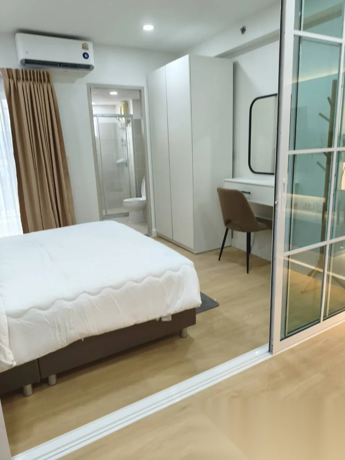 Апартаменты студия в ЖК Supalai Park Phuket City · Пхукет-таун · Выход к бассейну