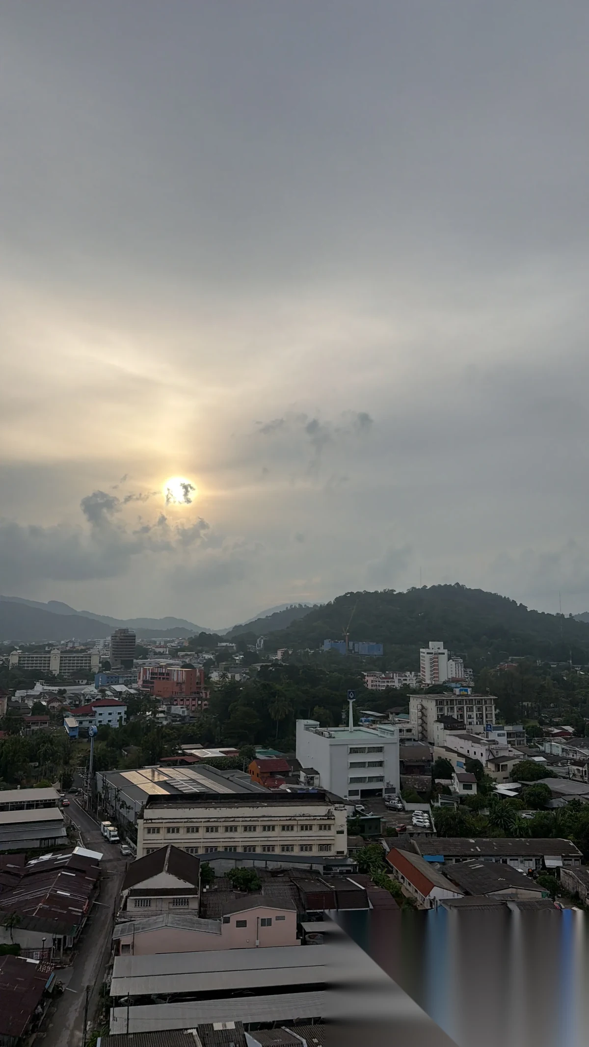 Апартаменты студия в ЖК Supalai Park Phuket City · Пхукет-таун · Выход к бассейну — фото 8