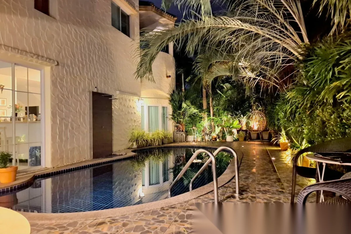 Вилла 3BR в комплексе Saiyuan Med Village · Раваи · Вид на бассейн — фото 4