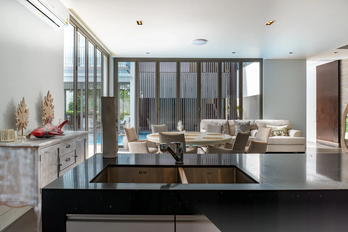 Вилла 4BR в комплексе Baan Yamu Residences · Па Клок · Вид на море — фото 11