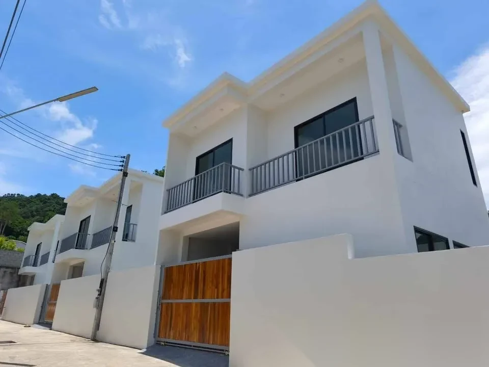 6 Bedroom Villa for sale · Pool Access — photo 2