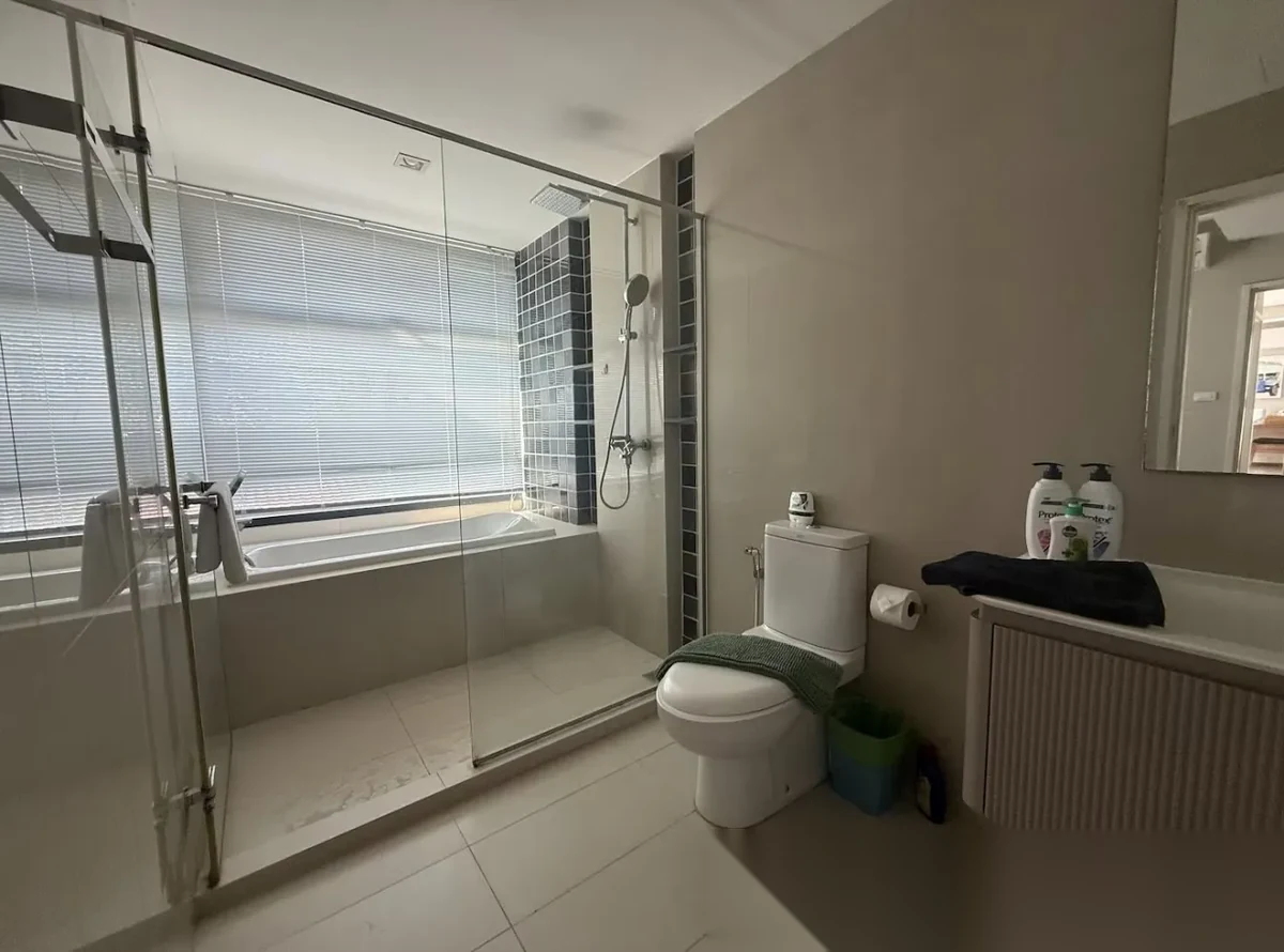 2 Bedroom Apartment for sale at The Deck Patong complex · Patong — photo 6
