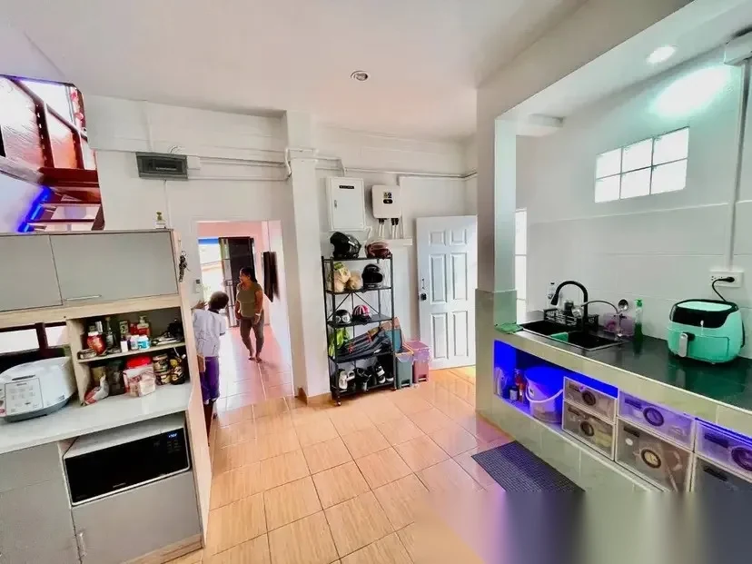 3 Bedroom House for sale · Partial Sea View — photo 8