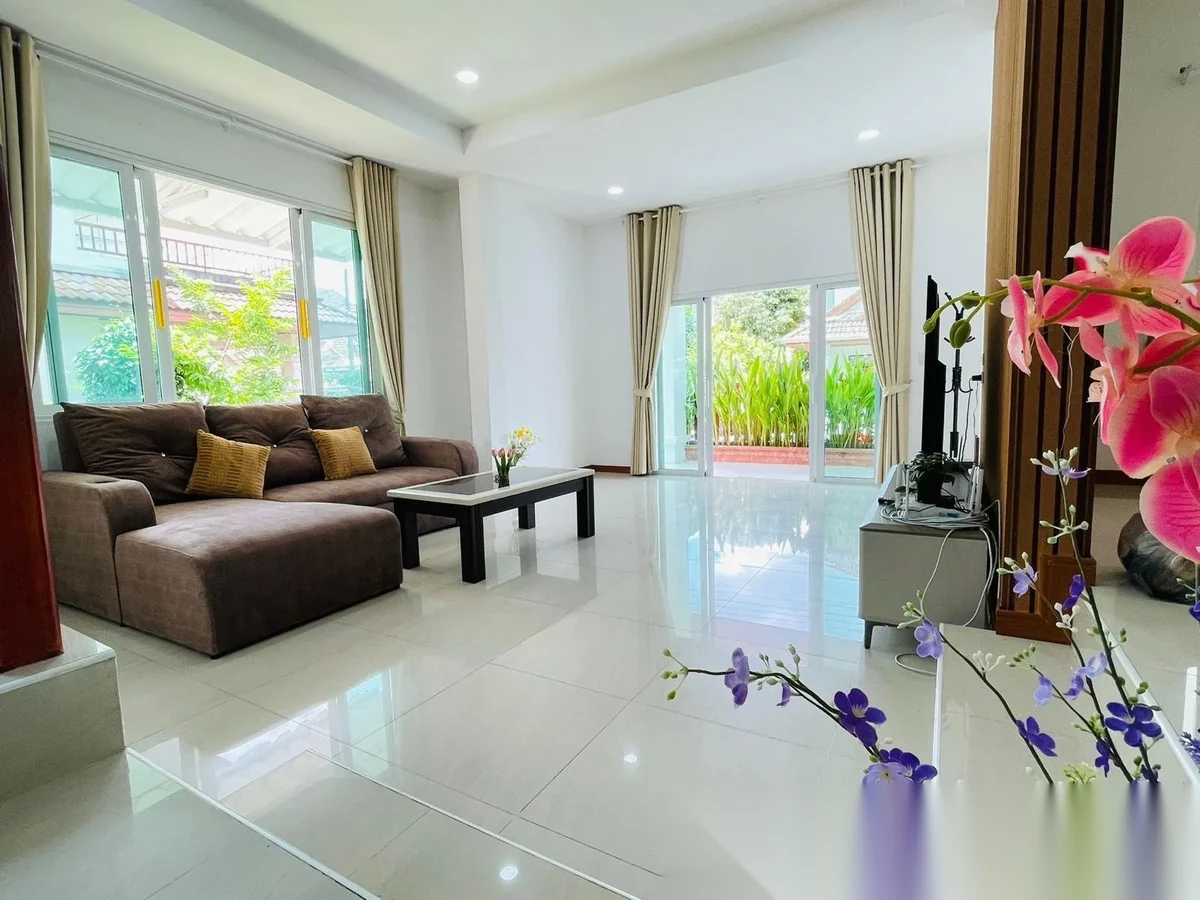 4 Bedroom House for rent at Phanason Park Ville complex · Kathu · Garden View — photo 3