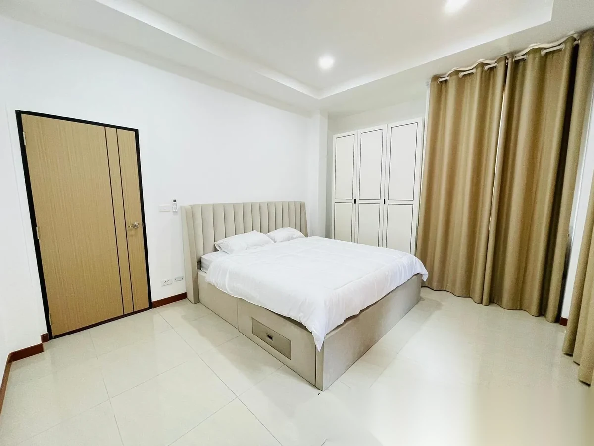4 Bedroom House for rent at Phanason Park Ville complex · Kathu · Garden View — photo 11