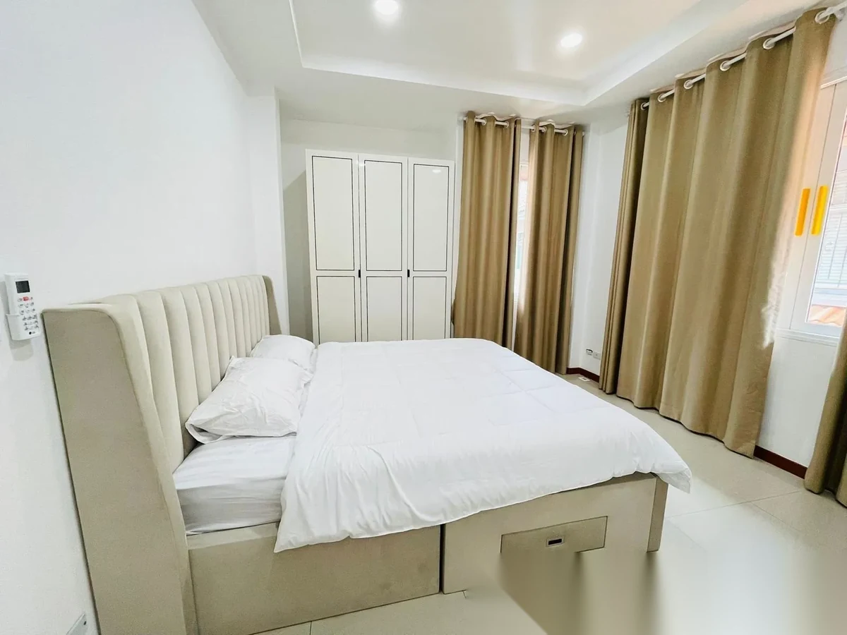 4 Bedroom House for rent at Phanason Park Ville complex · Kathu · Garden View — photo 12