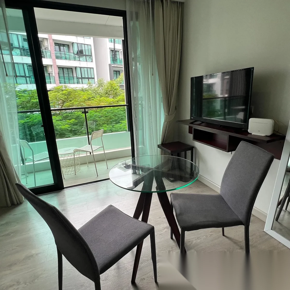 Апартаменты 1BR в ЖК Royal Lee The Terminal Phuket · Саку · Выход к бассейну — фото 2