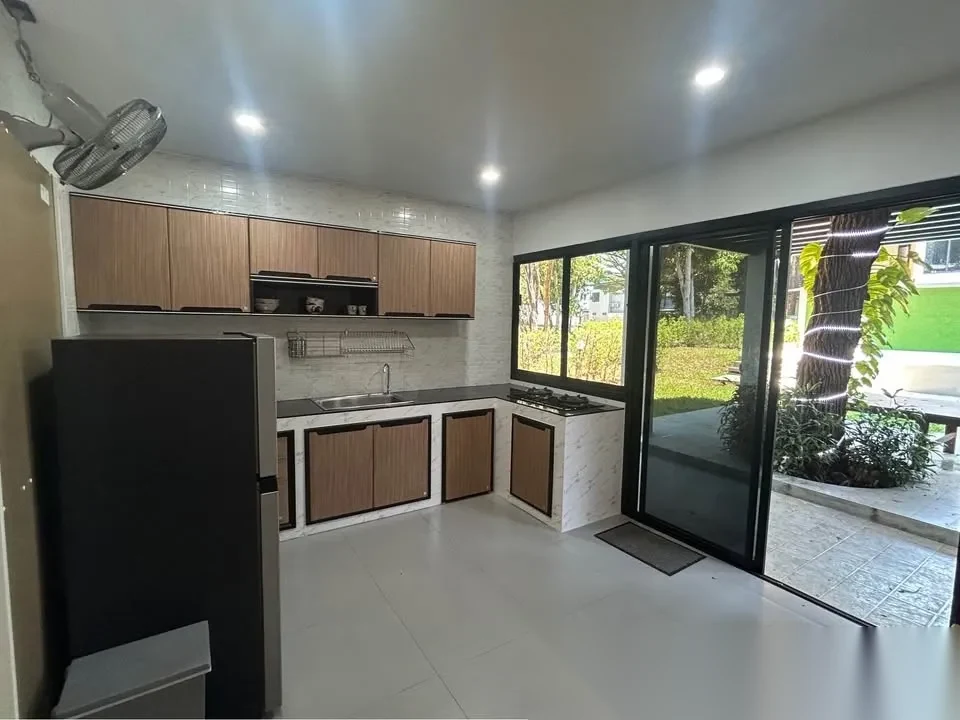 Вилла 2BR в комплексе Kankrao Pool View · Си Сунтон · Вид в сад — фото 8