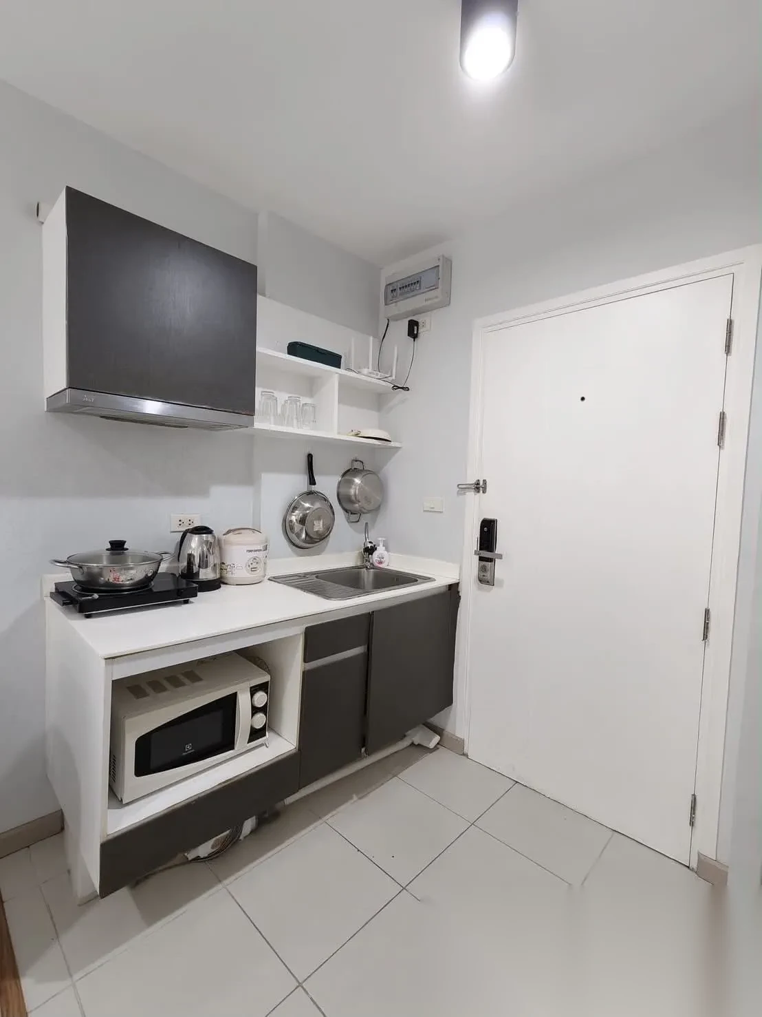 Апартаменты 1BR в ЖК ZCAPE III · Вичит · Вид на бассейн — фото 7