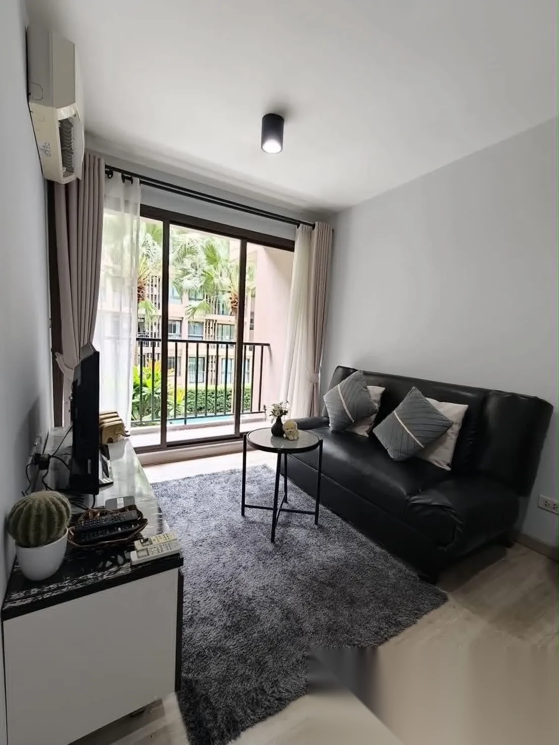 Апартаменты 1BR в ЖК ZCAPE III · Вичит · Вид на бассейн — фото 9
