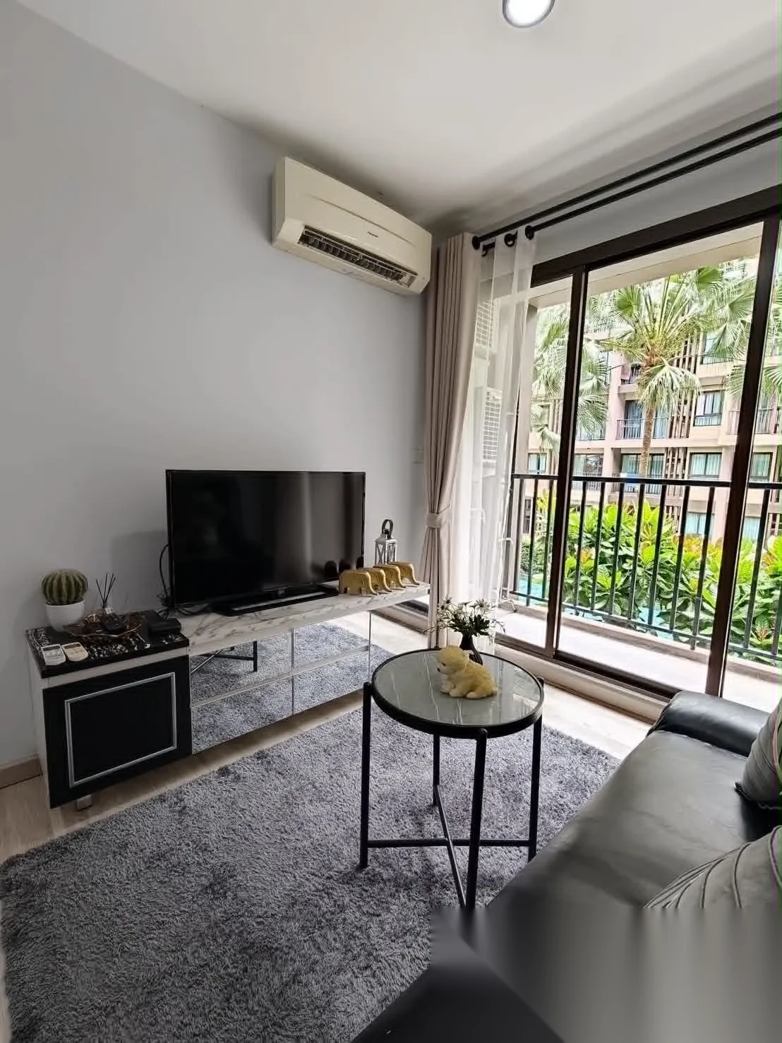 Апартаменты 1BR в ЖК ZCAPE III · Вичит · Вид на бассейн — фото 10