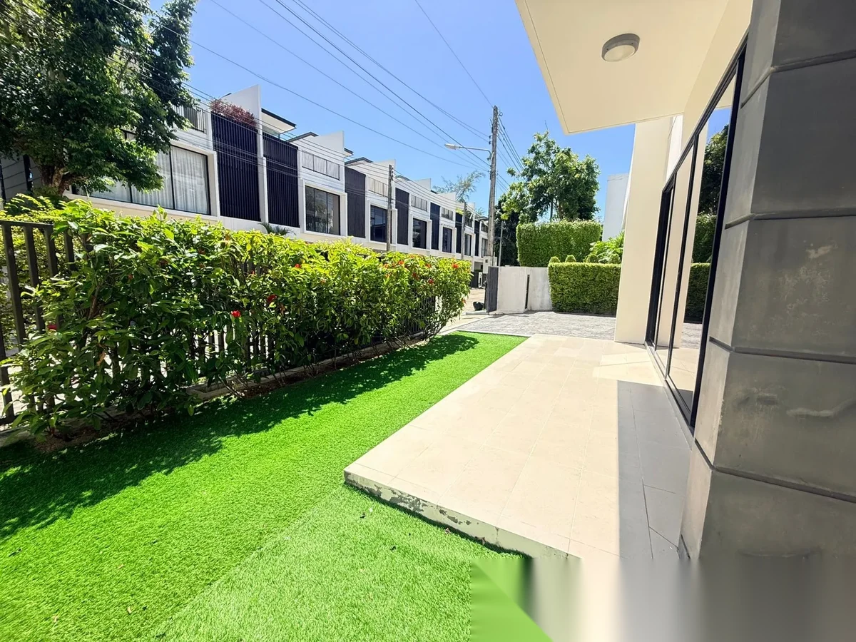 Вилла 4BR в комплексе Laguna Park · Чернг Тале / Bang Tao · Вид на бассейн — фото 5