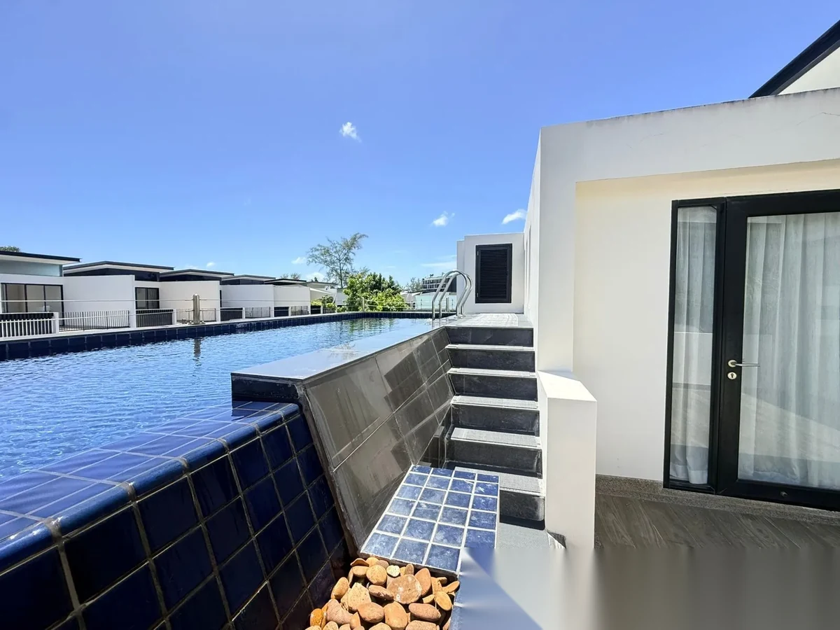 Вилла 4BR в комплексе Laguna Park · Чернг Тале / Bang Tao · Вид на бассейн — фото 9