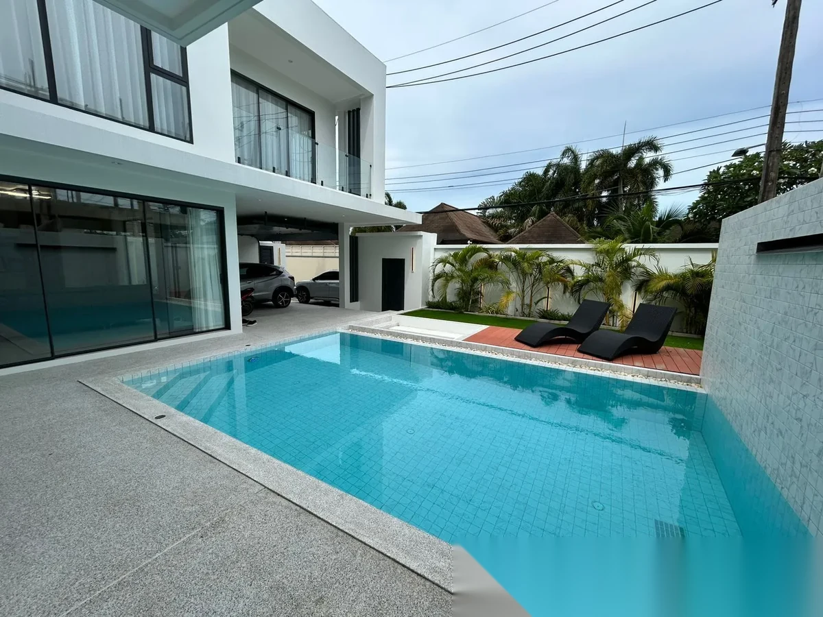 4 Bedroom Villa for sale · Pool View — photo 2