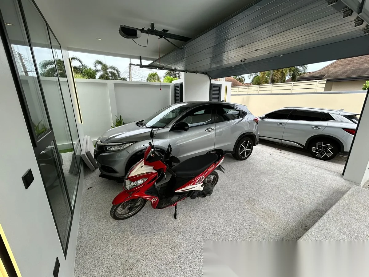 4 Bedroom Villa for sale · Pool View — photo 9