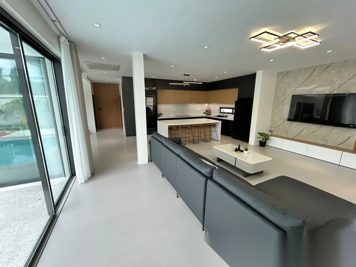 4 Bedroom Villa for sale · Pool View — photo 10
