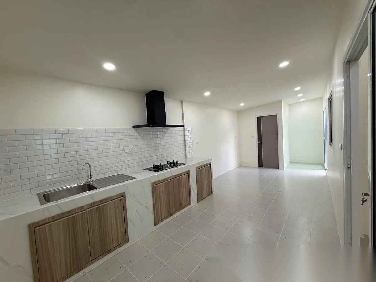 2 Bedroom House for sale at Thanapa Parkview complex · Si Sunthon — photo 4