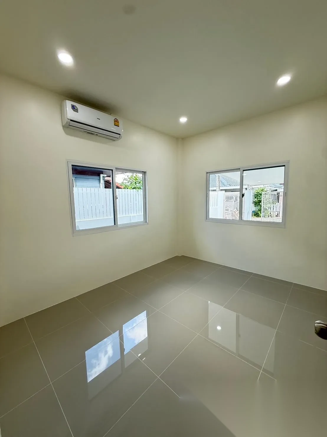 2 Bedroom House for sale at Thanapa Parkview complex · Si Sunthon — photo 8