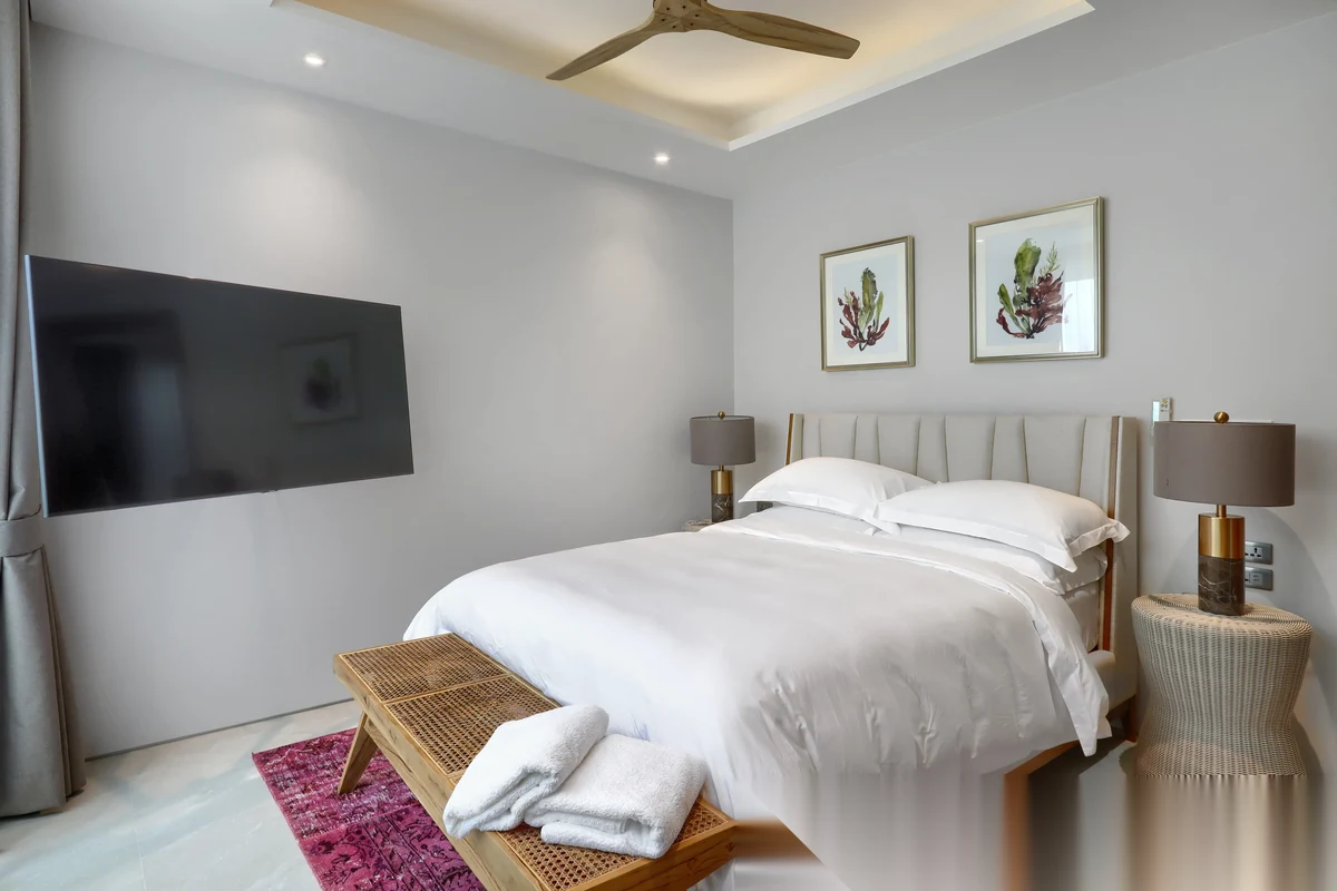 4 Bedroom Villa for sale at Botanica Lake Side II complex · Choeng Thale · Partial Sea View — photo 3
