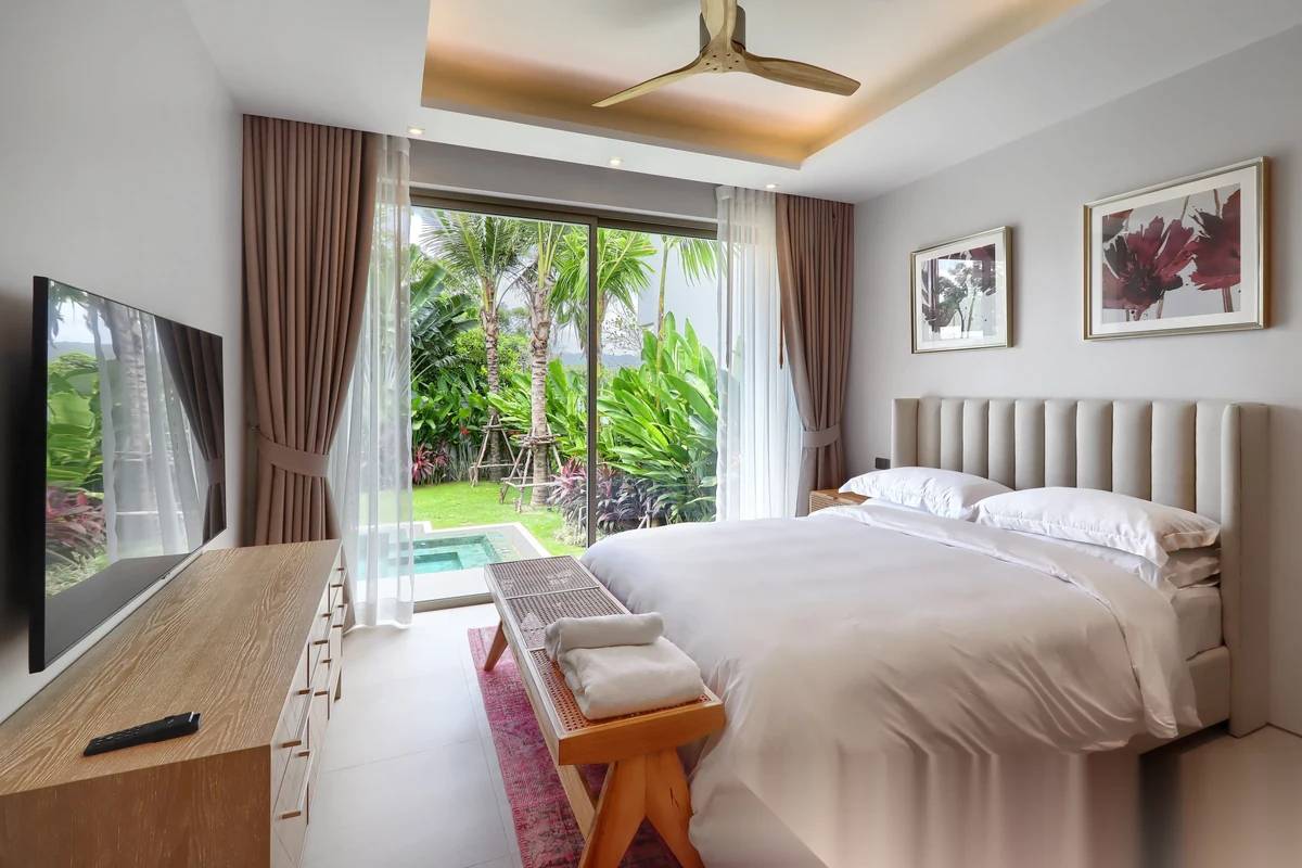 4 Bedroom Villa for sale at Botanica Lake Side II complex · Choeng Thale · Partial Sea View — photo 5