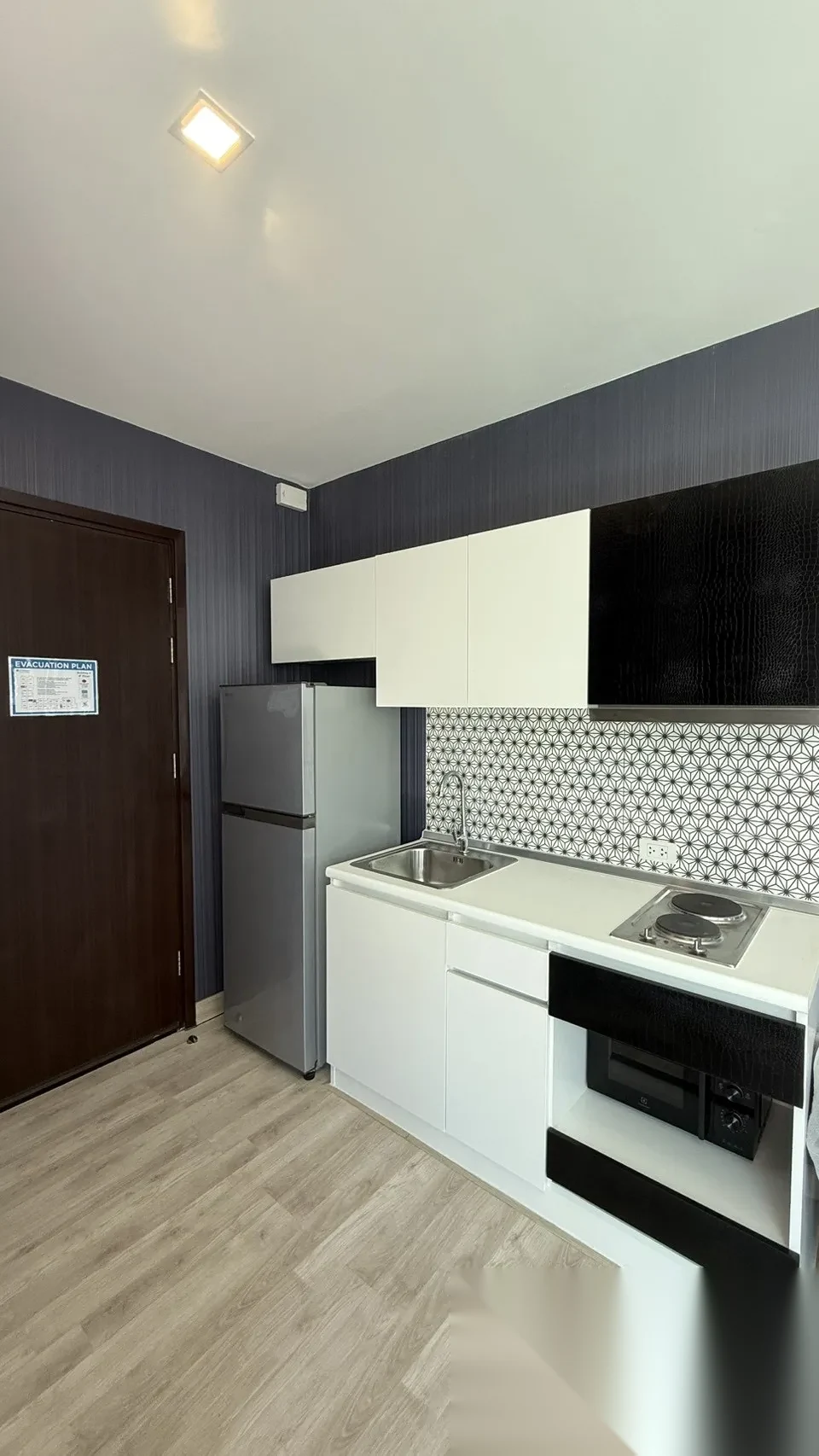 1 Bedroom Apartment for sale at Royal Lee The Terminal Phuket complex · Sakhu · Pool View — photo 4