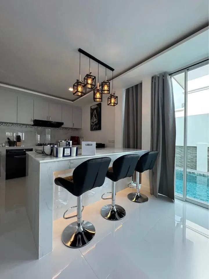Вилла 3BR в комплексе Land and Houses Park · Чалонг · Вид на бассейн — фото 3