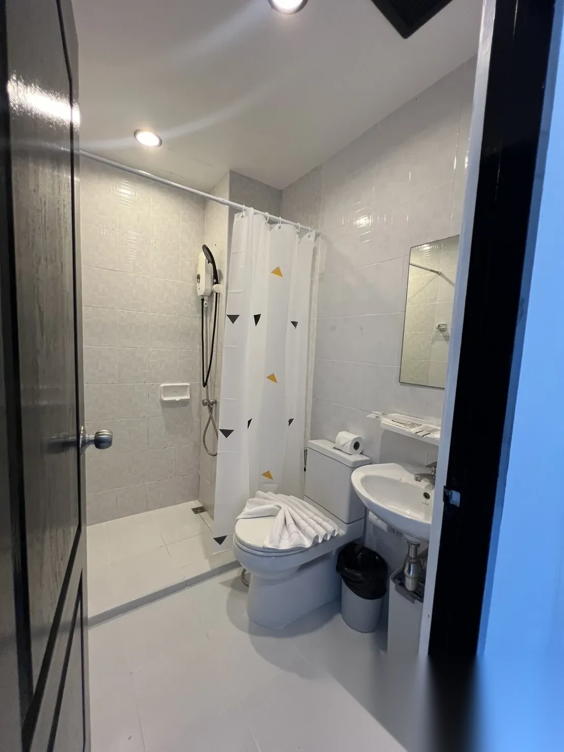 Studio Apartment for sale at Zcape I complex · Choeng Thale · Garden View — photo 16