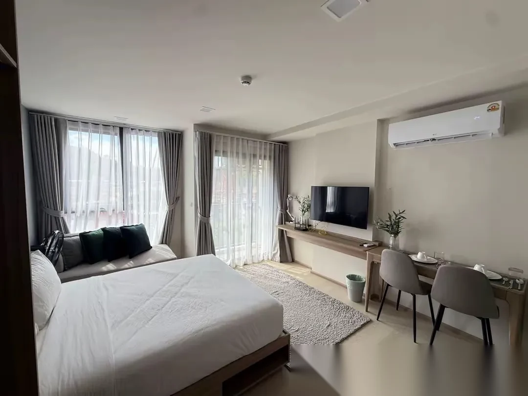Studio Apartment for rent at The Base Rise complex · Wichit · Pool Access — photo 8