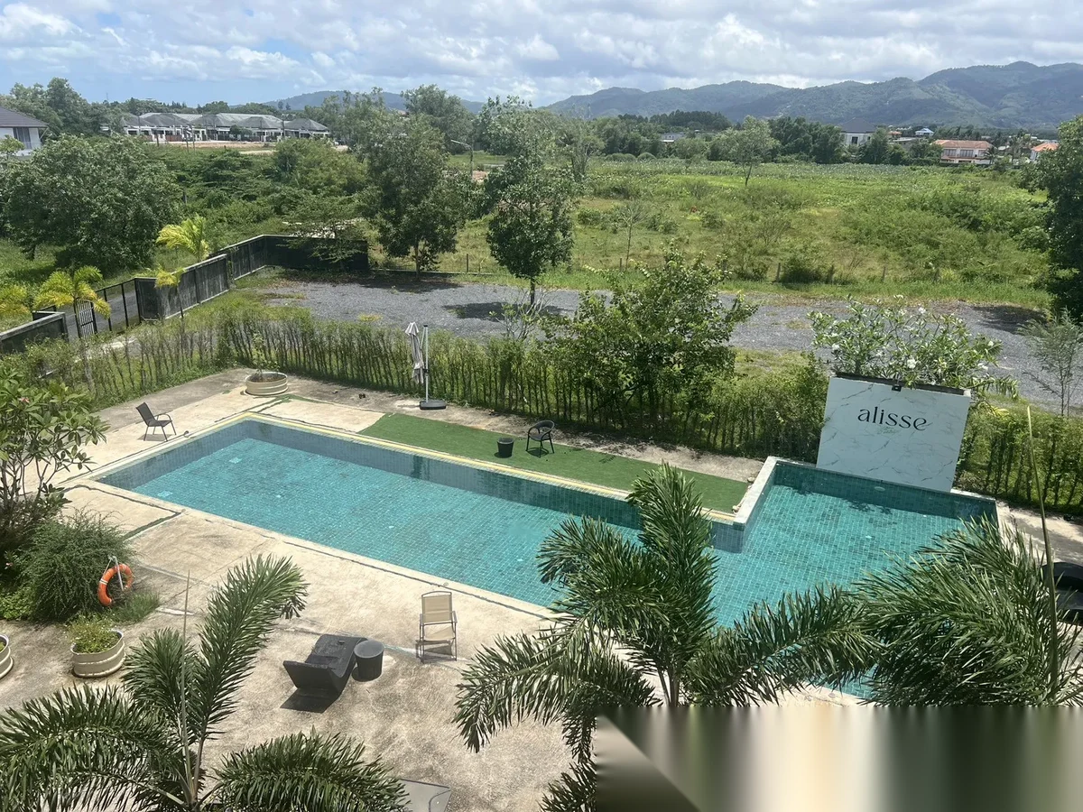 Апартаменты студия в ЖК Alisse Stay Phuket · Теп Красаттри · Вид на бассейн — фото 5