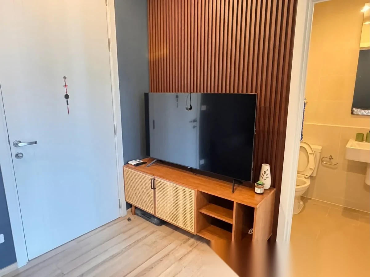 Апартаменты 1BR в ЖК The Base Uptown · Пхукет-таун · Вид на бассейн — фото 3
