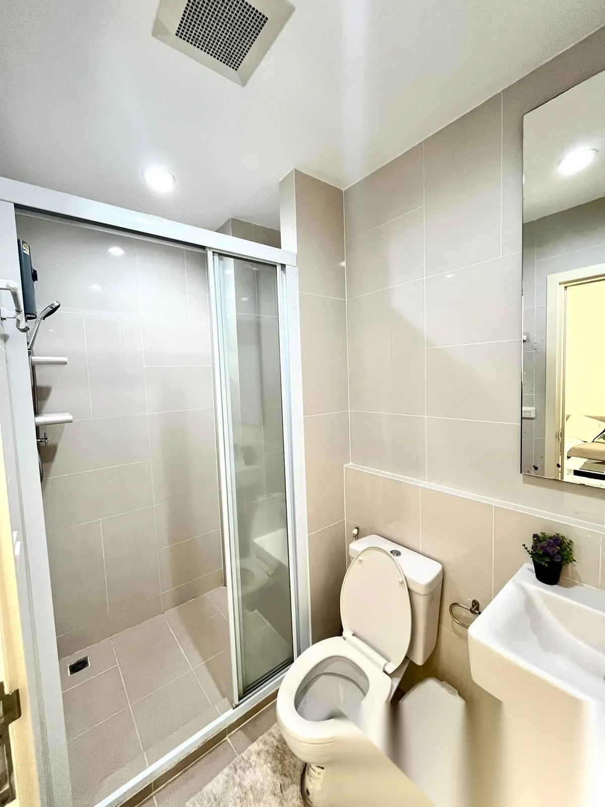 1 Bedroom Apartment for rent at The Base Uptown complex · Phuket Town — photo 3