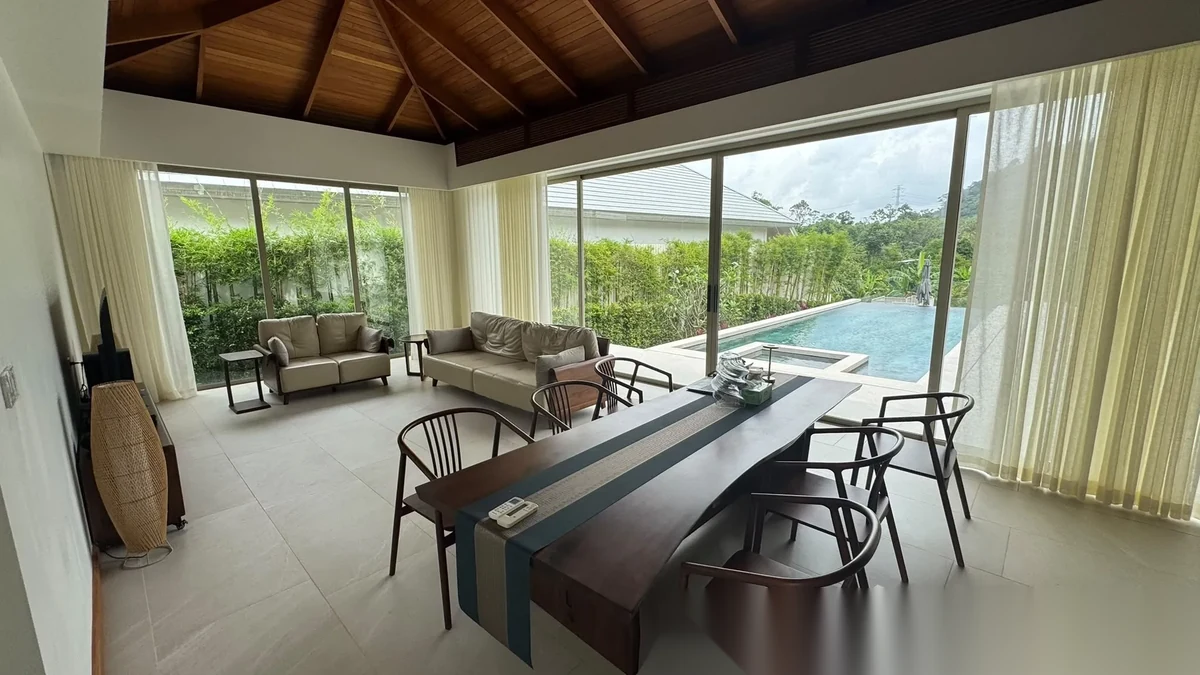 4 Bedroom Villa for sale · Pool View — photo 3