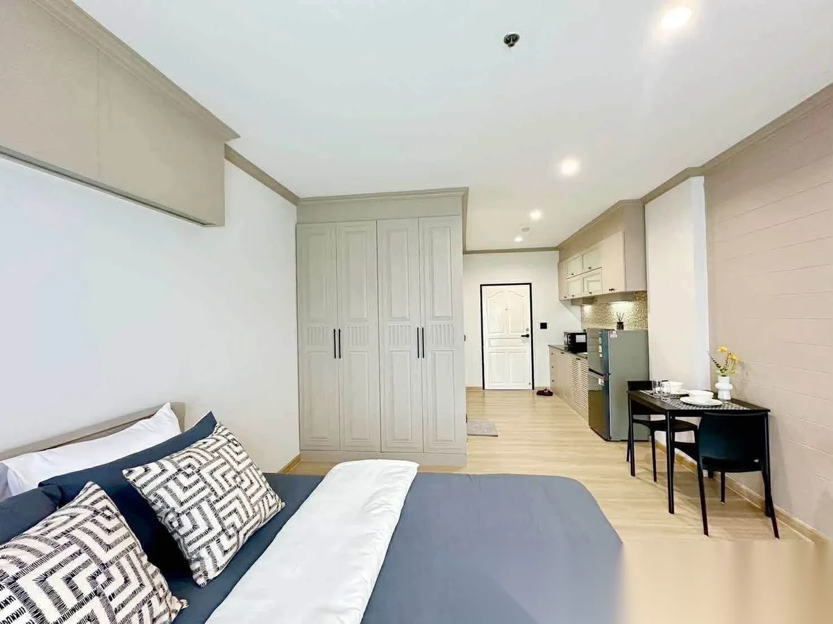Studio Apartment for rent at The Green Places Condominium complex · Phuket Town — photo 5