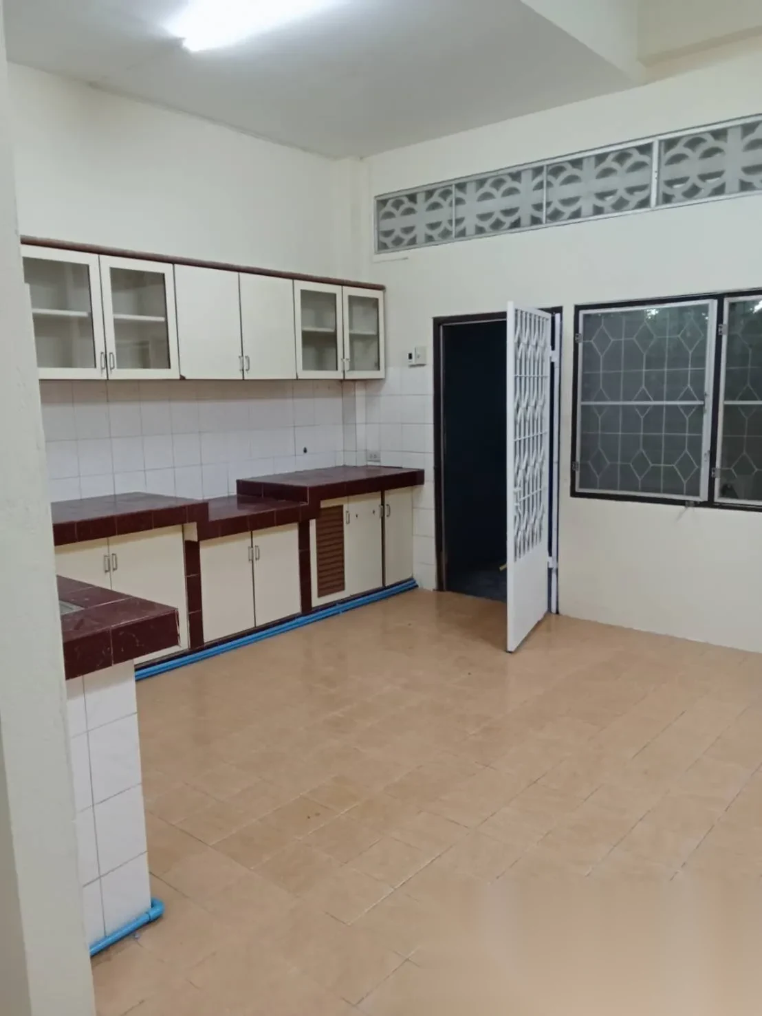 4 Bedroom House for sale — photo 8